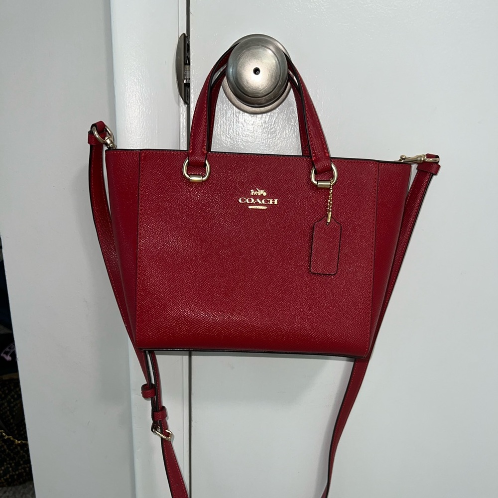 COACH Alice 2022 satchel w/ cross body strap. Red CA224